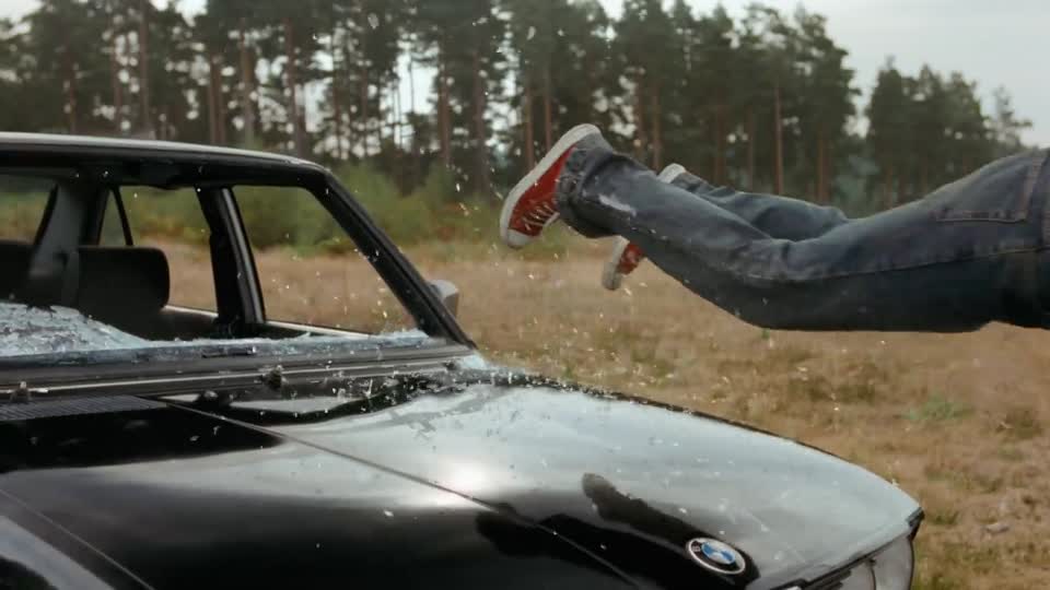 Кадр из клипа «Учёный» (The Scientist)